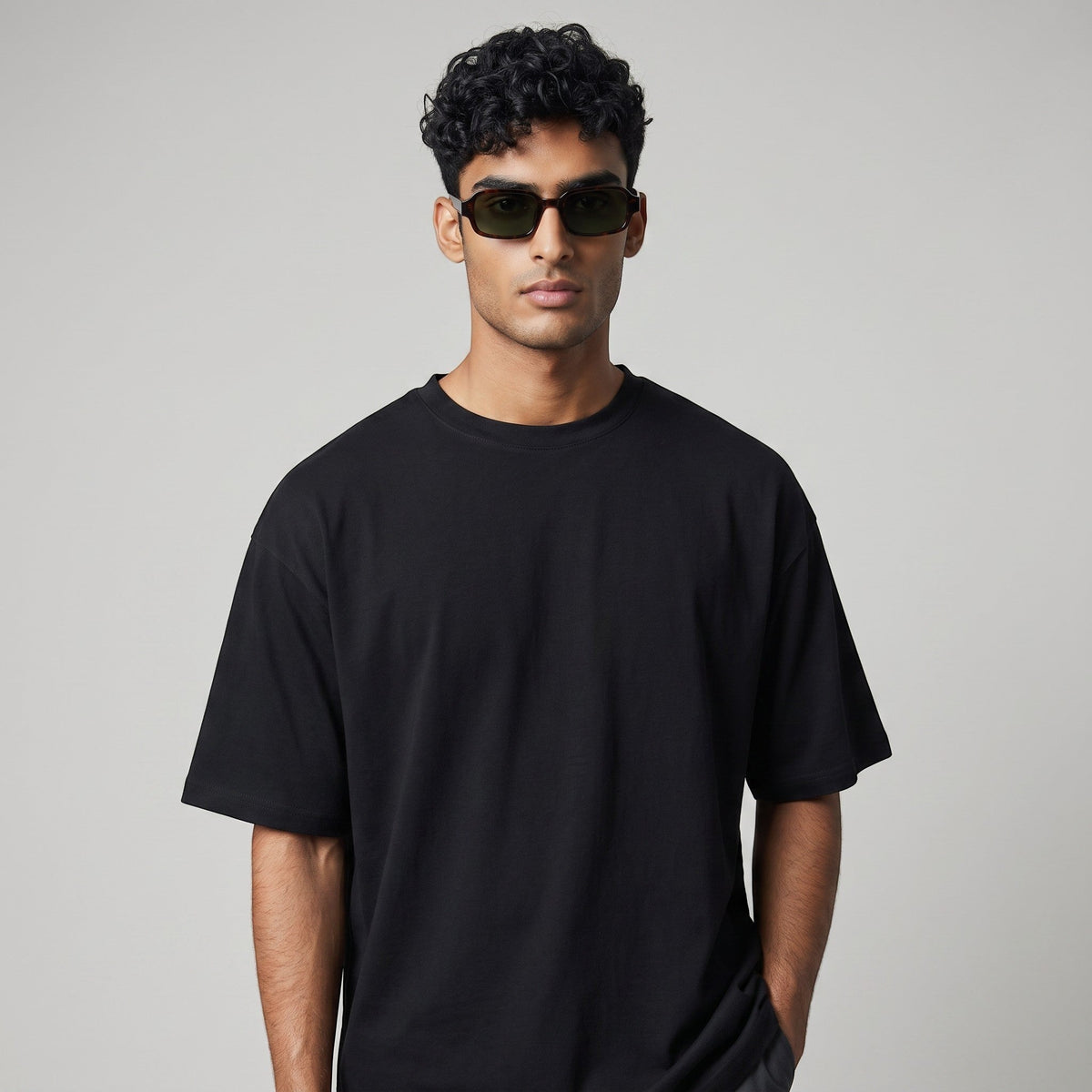 Nadaraty eyewear Horus Dante h188 sunglasses with tortoise shell acetate frames and dark lenses on a man.