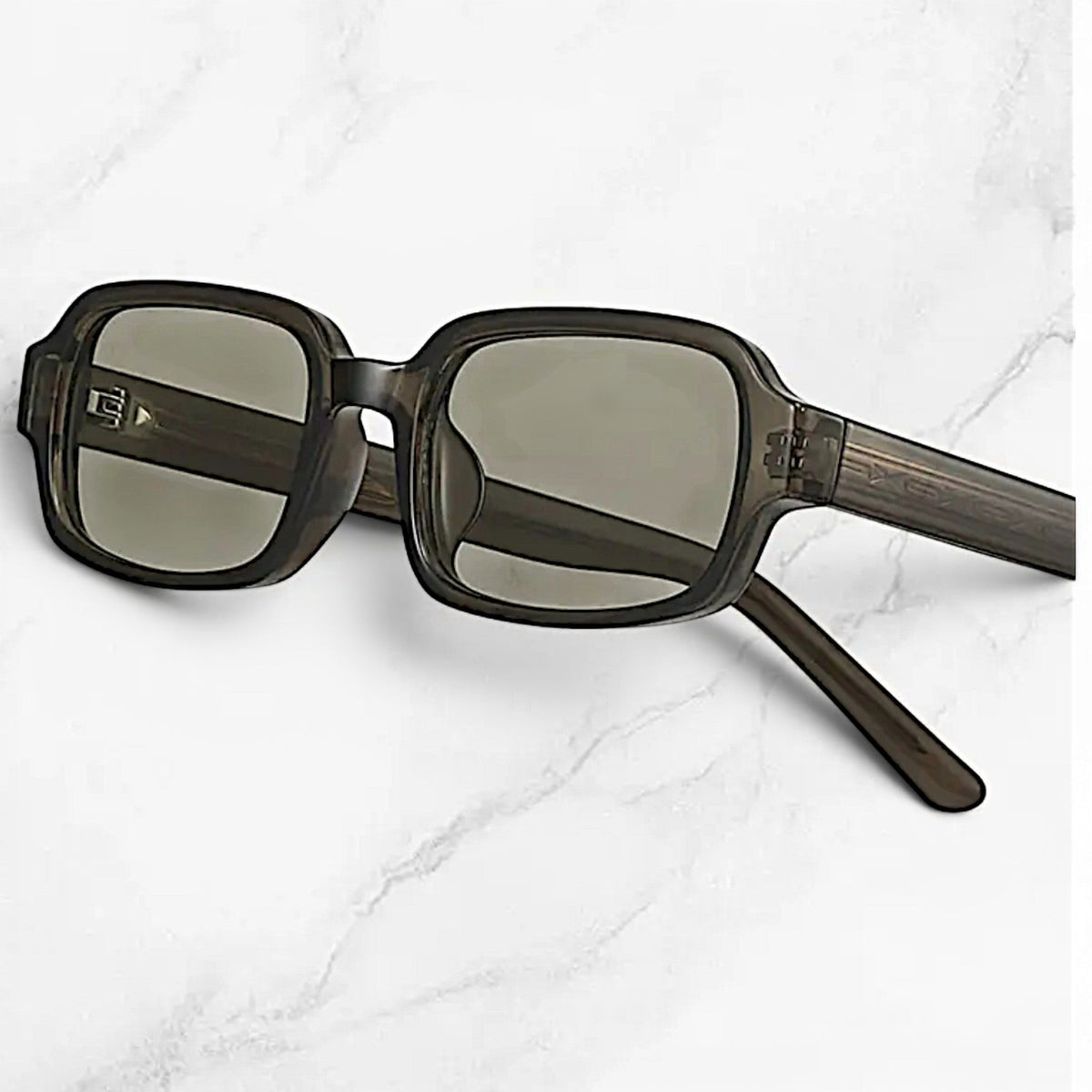 Nadaraty eyewear Horus Dante h188 sunglasses with a thick, rectangular acetate frame in a smoky grey color and grey tinted lenses.